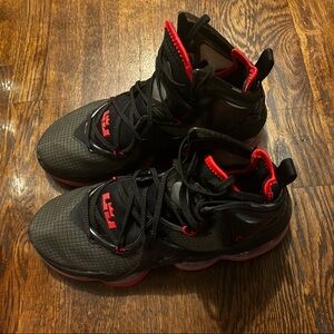 Lebron 19 size 9.5 Bred